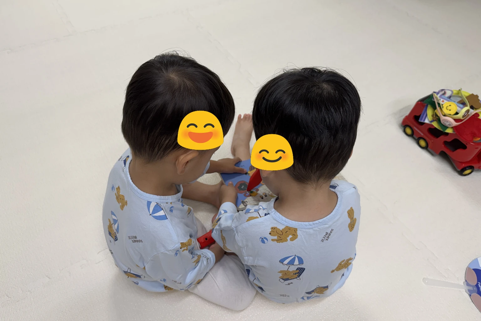 쌍둥이 언제부터 같이 놀까요? – 33개월, "4살이면 편해진다"는 말의 진실 (만나이·놀이발달)