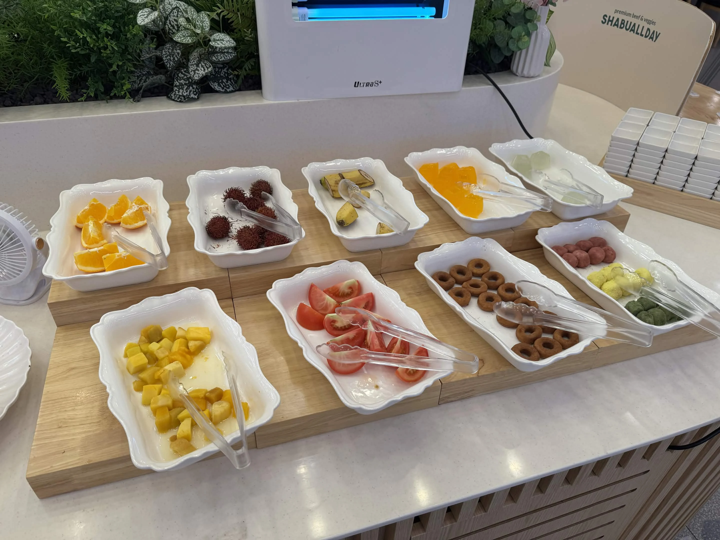 샤브올데이 과일과 미니 디저트