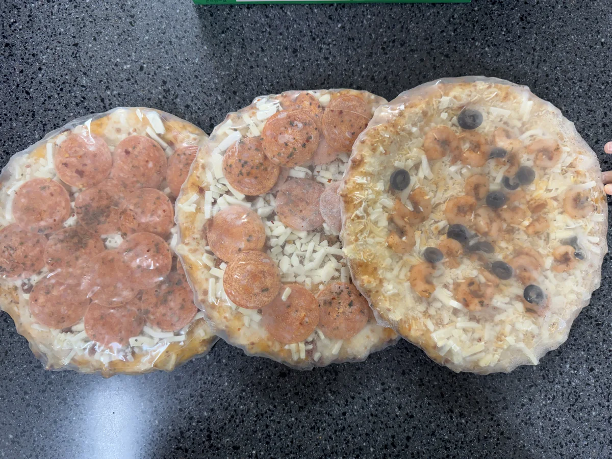 애슐리 크런치즈엣지 냉동 피자 (페퍼로니·칠리쉬림프)