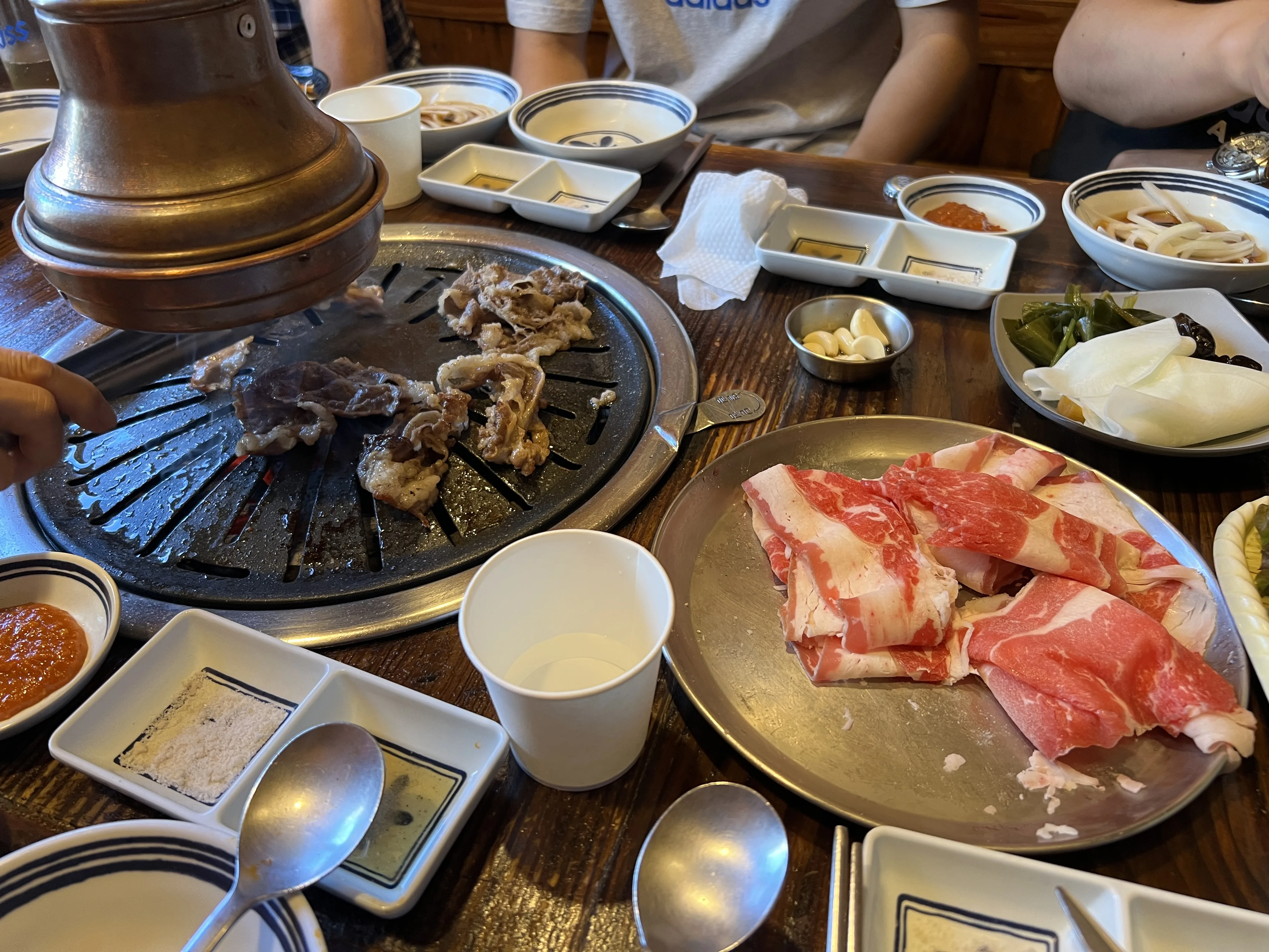 불판에 구운 고기