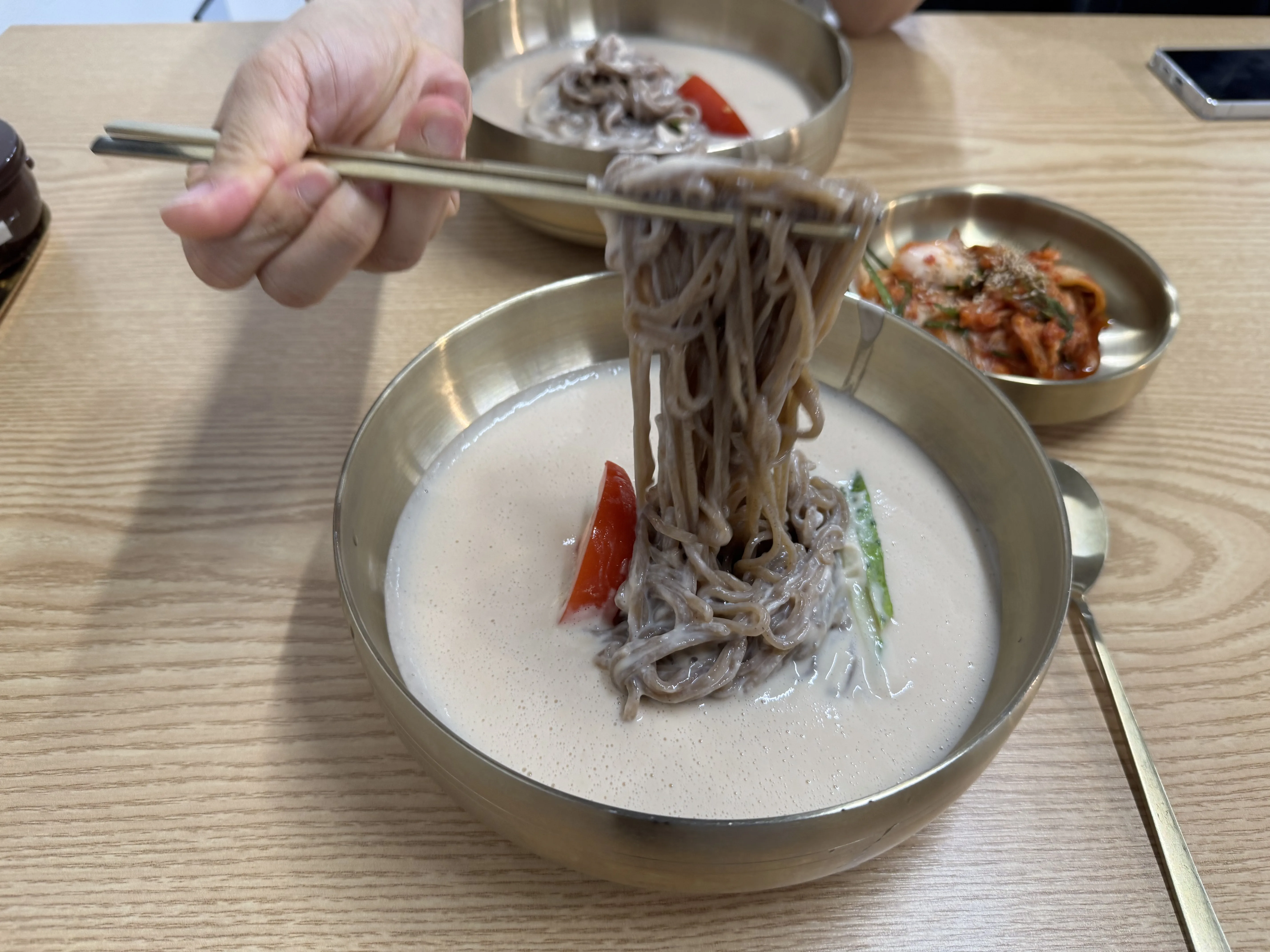 면 들어올리는 샷
